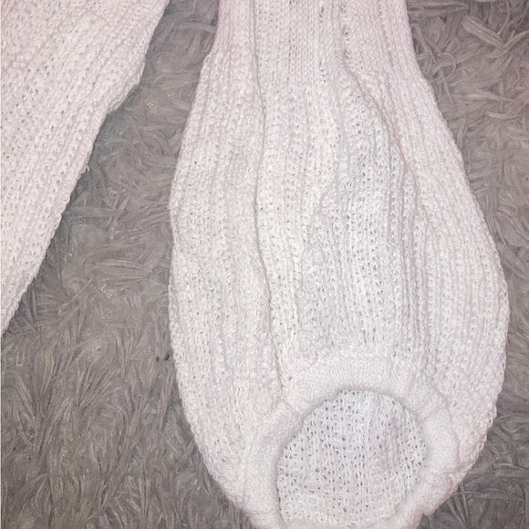 ♡ Express White V-Neck Sweater - Picture 2 of 3